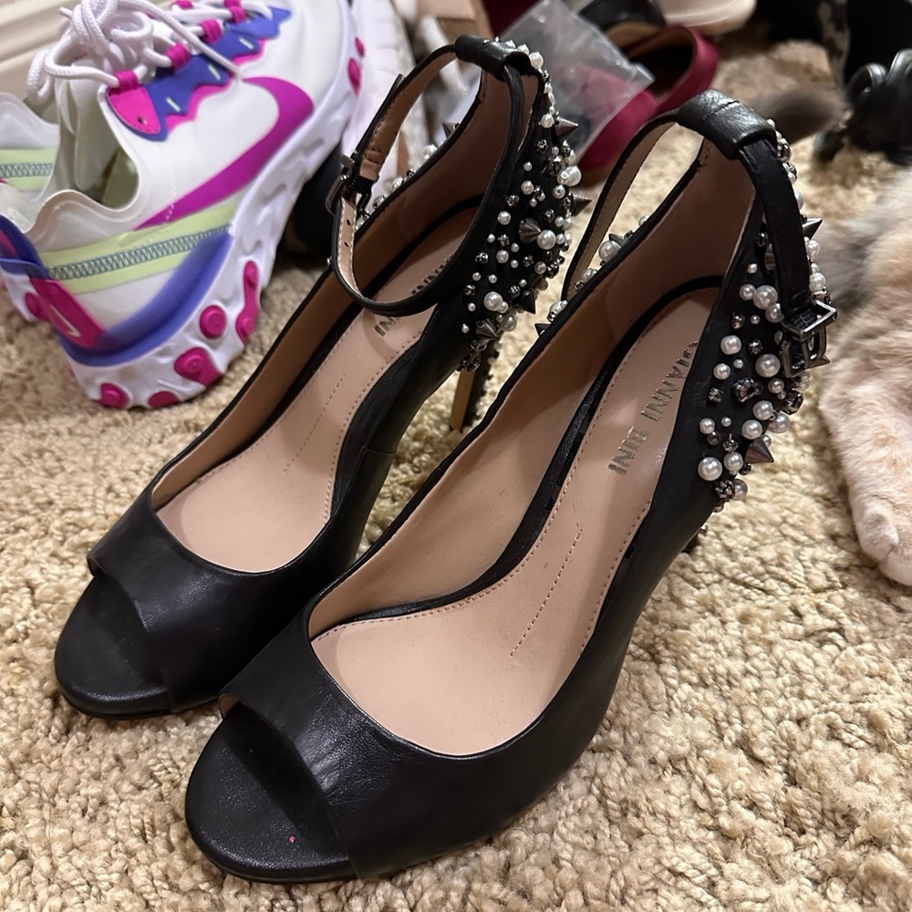 Gianni bini size 6 Nara studded rhinestone and pearl heels never worn